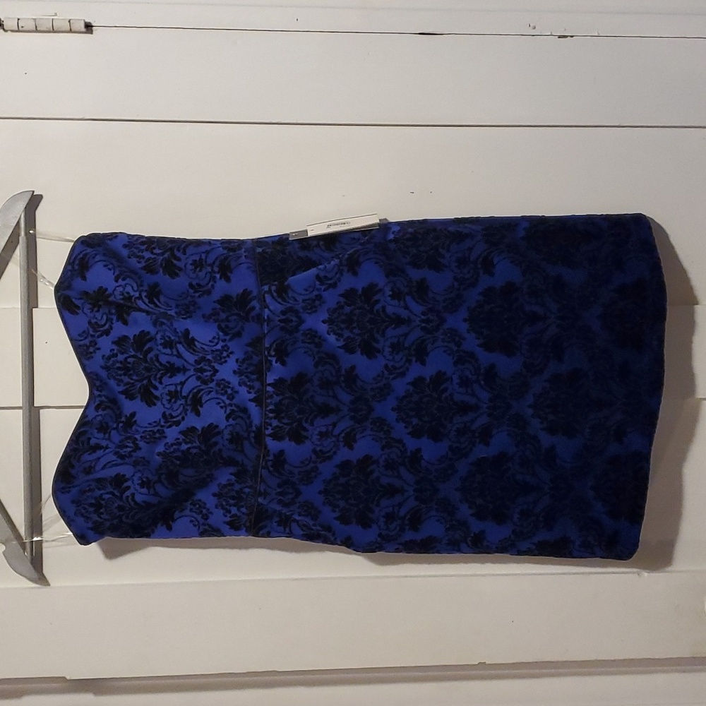 Junior's strapless dress